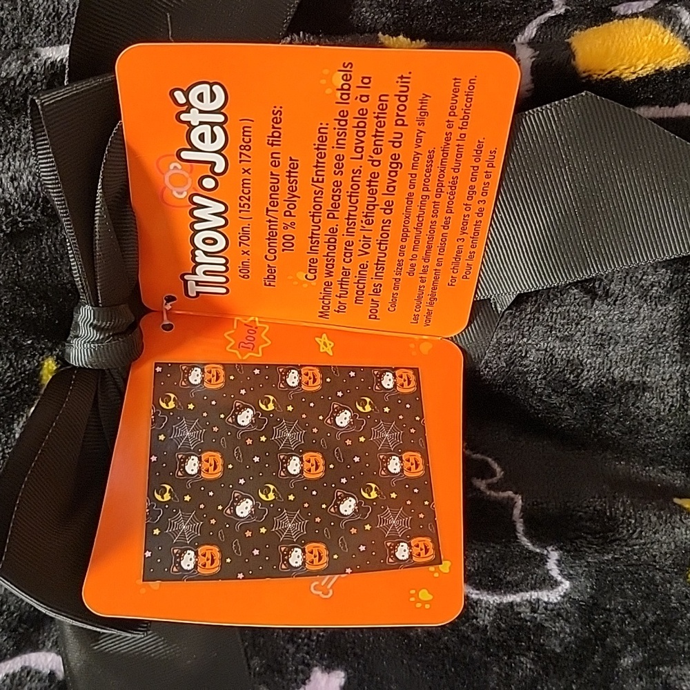 Hello Kitty Holloween Throw Vkanket - Picture 5 of 7